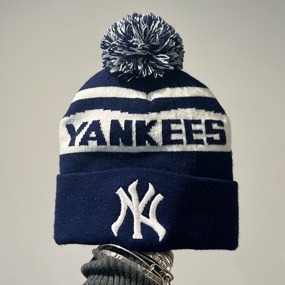 NY Yankee Stadium PomPom Beanie Hat - Picture 3 of 13